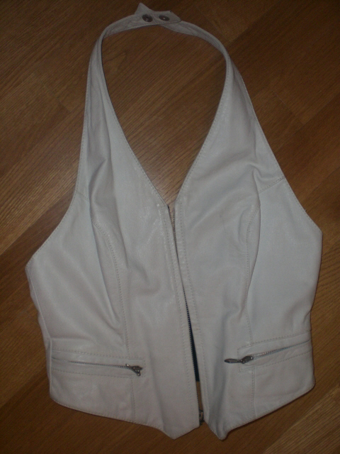 белая кожаная. Кофточки