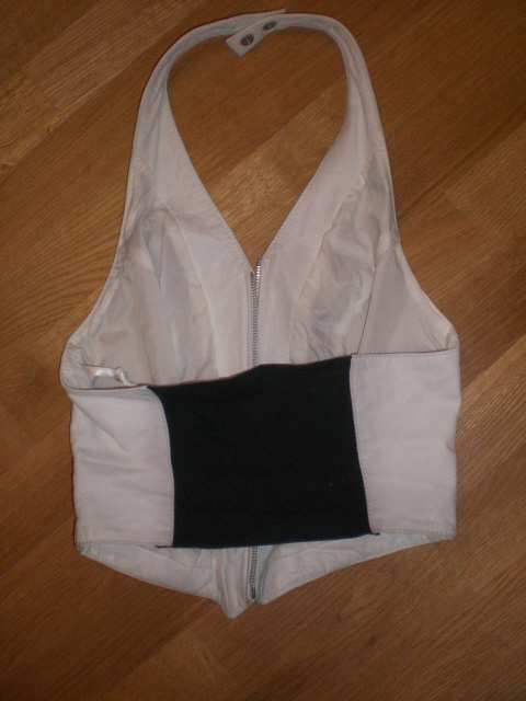 белая кожаная. Кофточки