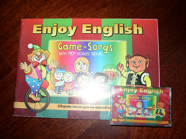 обложка немного помята, кассету не распечатывали. Книги