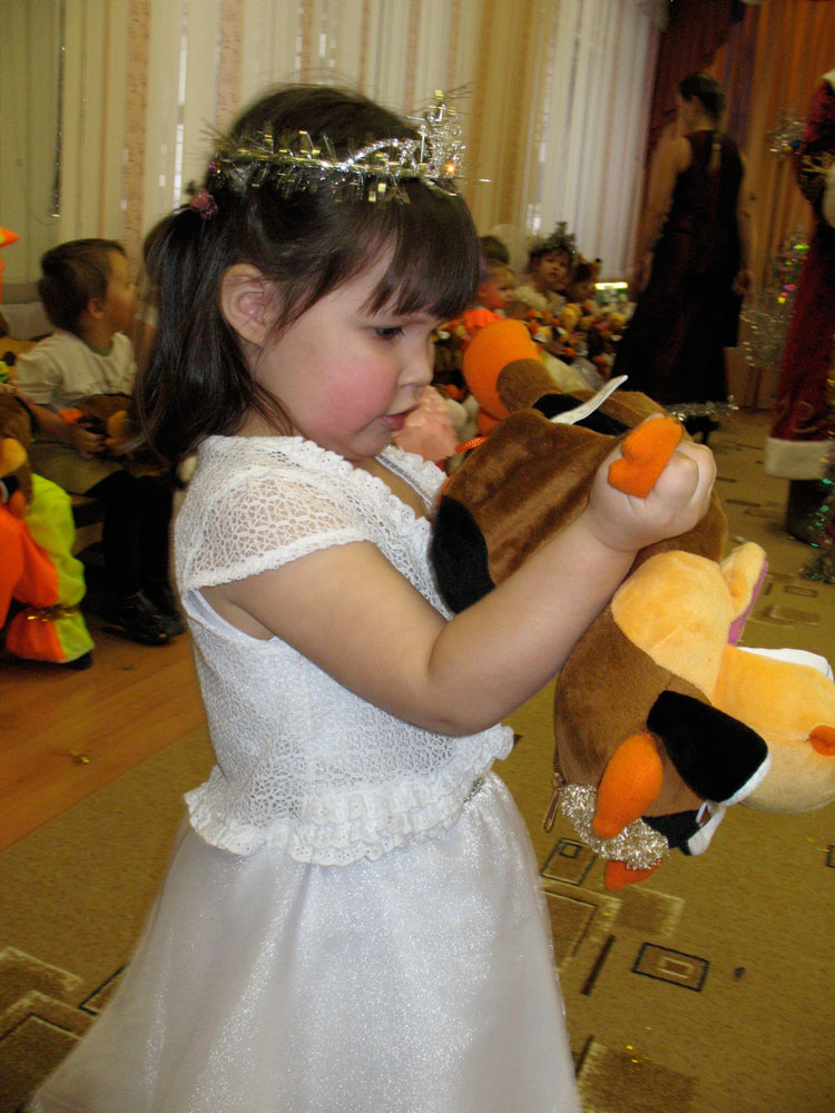 Мама, у него там КОНФЕТЫ!!!!!. Новый год 09