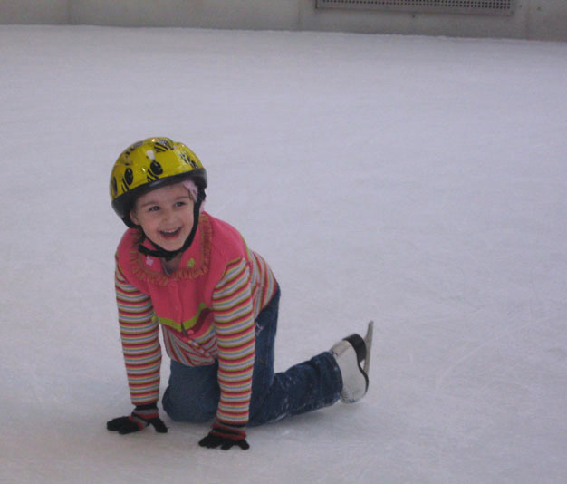 Весело, но скользко!. Дочь