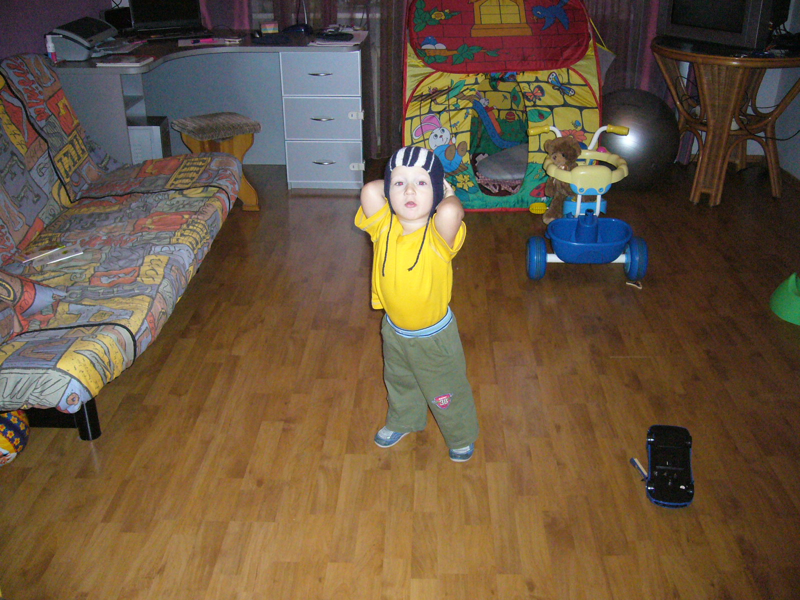 ну не модель ли?. просто фотки