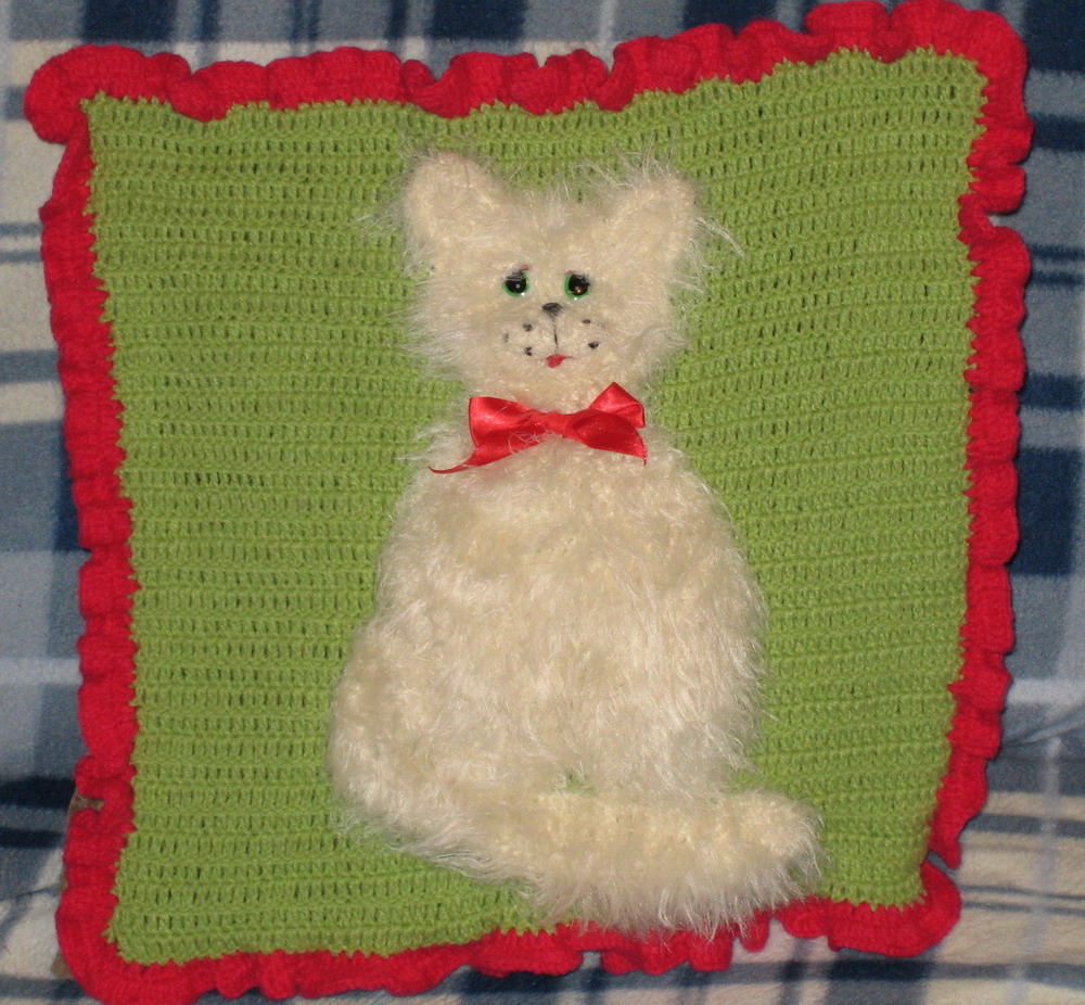 подушка. связано крючком