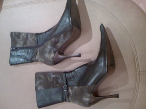 Сапожки новые. Женская обувь