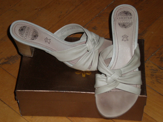 еще босоножки :). обувь