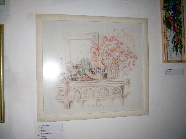  Выставка 2008 вышитых картин,  кукол , и исторические костюмы 