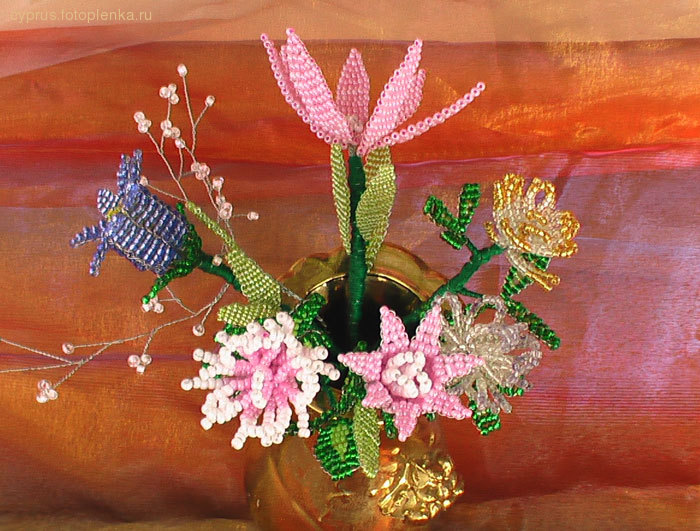 Букет из разных цветов. Мои работы из бисера