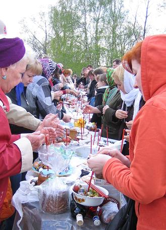 Людей было очень много, что не может не радовать. Пасха 2008