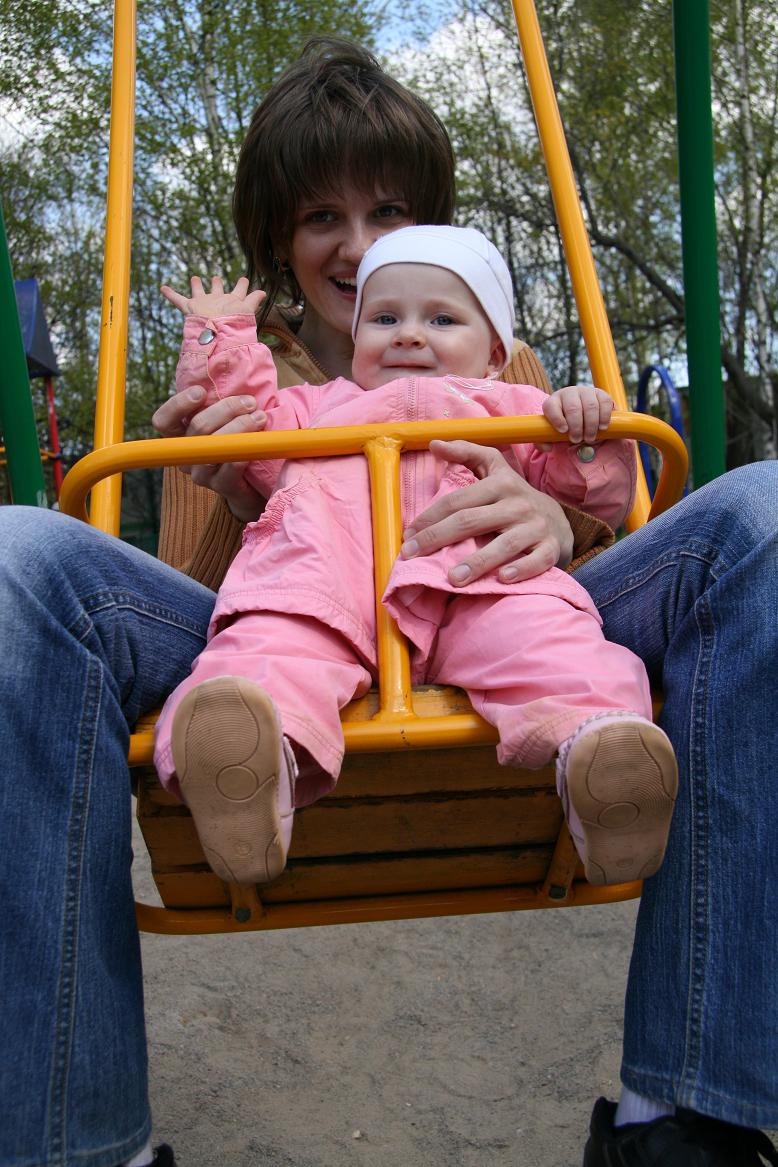 Машем при слове 'пока'. семья