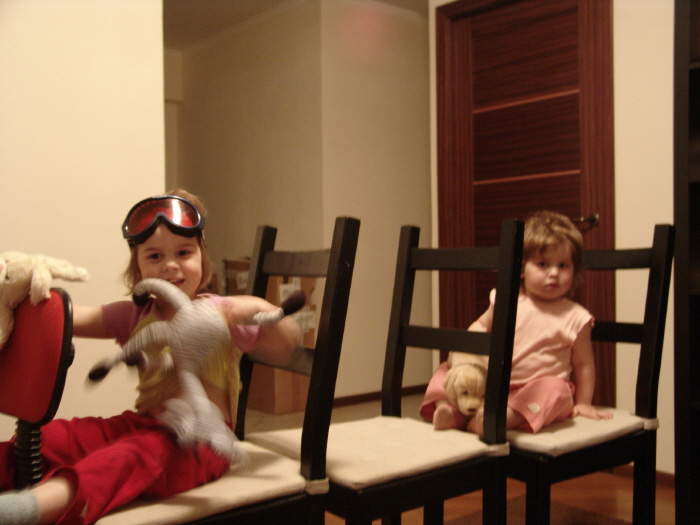 Играем в поезд  :). Дочки