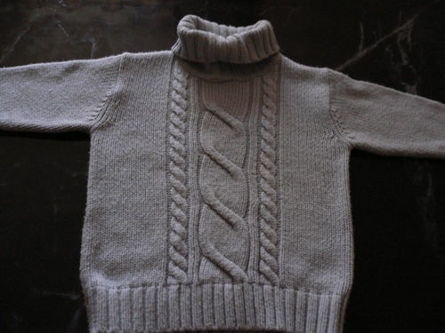 Свитер голубой в очень хорошем состоянии. Детские вещи