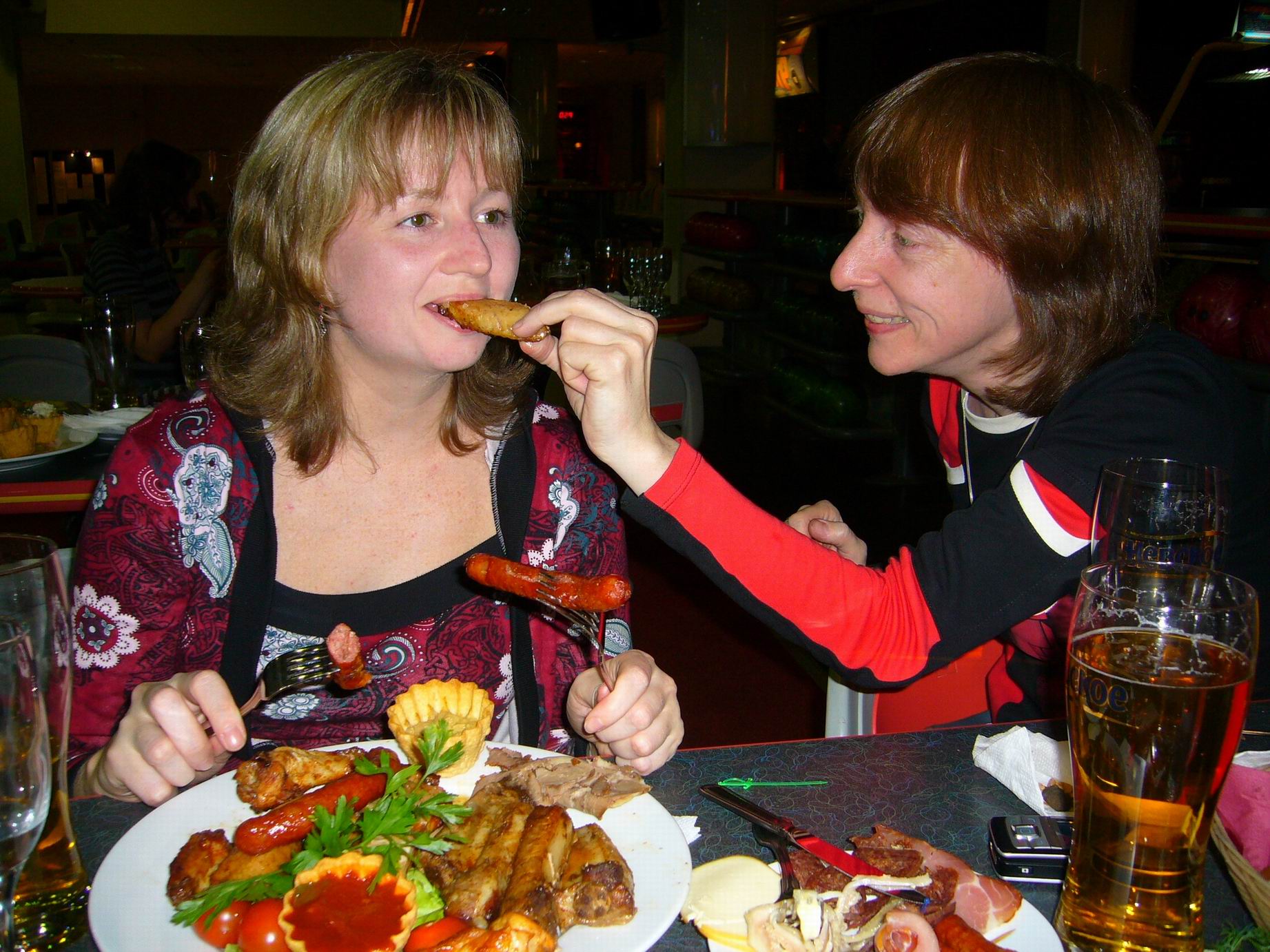 Проголодалась, деточка? Кушай-кушай!. Разное