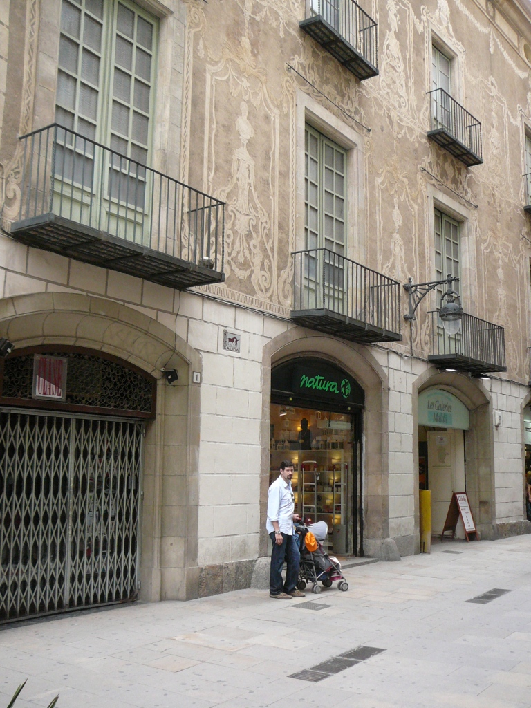 Миленький такой домик.. Барселона