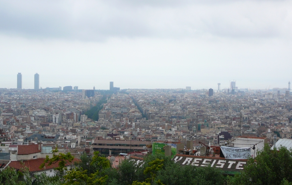 Вид на Барсу с холма, на котором расположен Парк Гуэль. Гауди