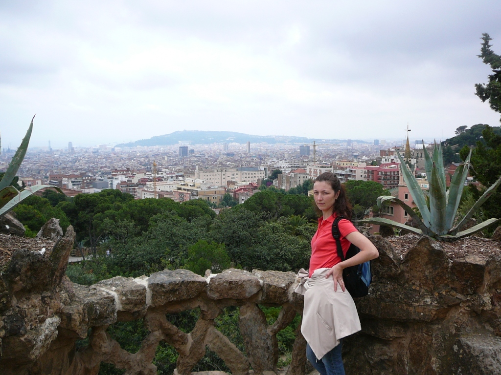 Вид на Барсу и на гору Монжуик. Гауди