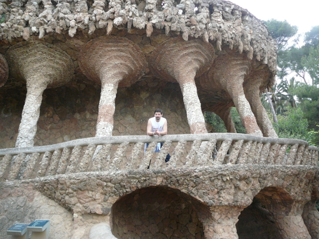 Спиралевидные колонны.. Гауди