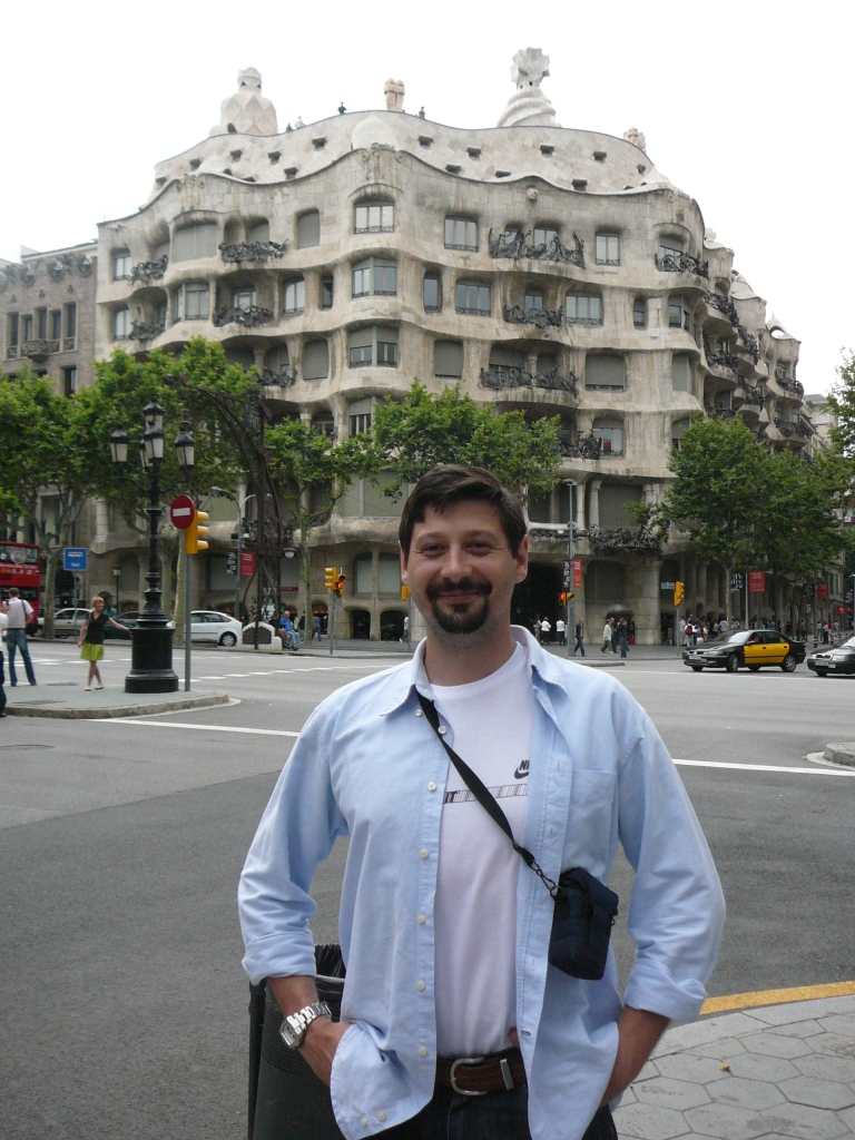 Ла Педрера (Дом-камень). Как жаль, что мы не зашли внутрь.... Гауди