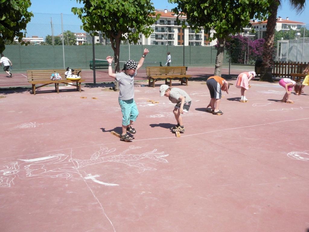 Соревнования в мини-клубе. Победитель получает пиастры, которые потом можно отоварить.. Отель