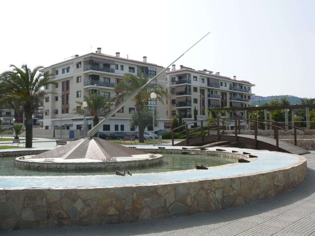 Новостройка рядом с отелем. Очень симпатично.. Отель