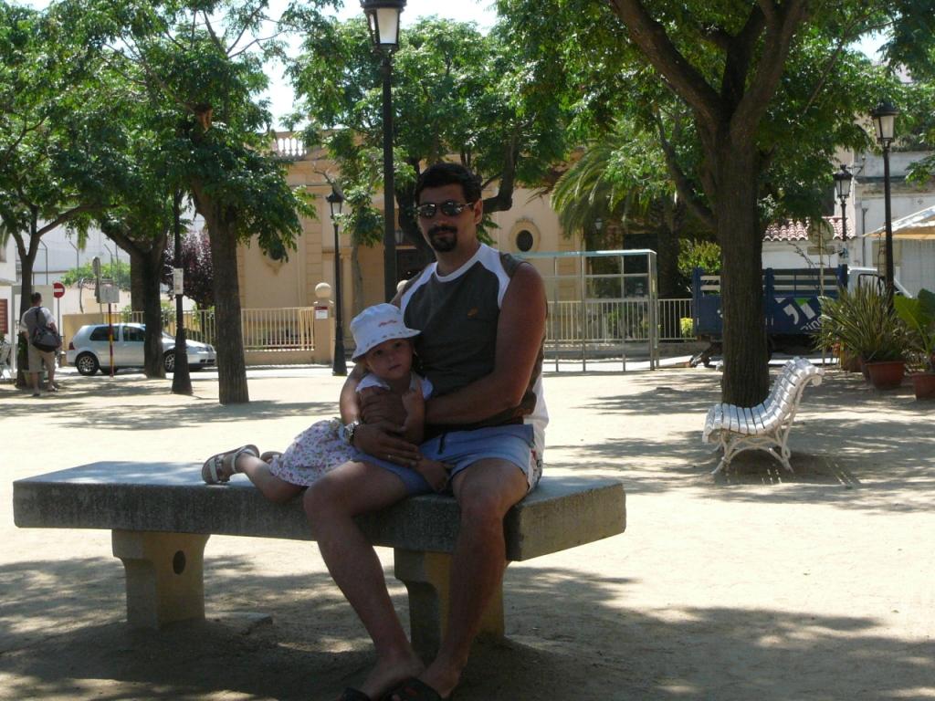 На центральной площади Пинеды де Мар. Отдыхаем.. Отель