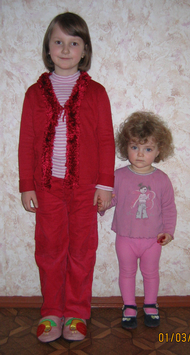 Мои дети: старшая - Наташа, младшая - 'пуделишка' Нюша.. 