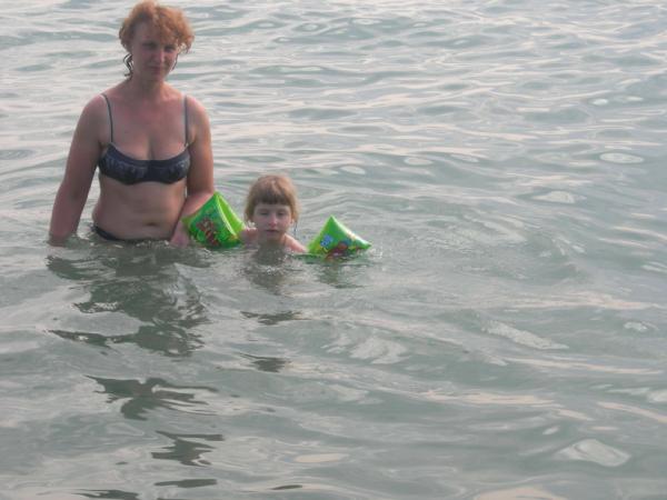 Маруся плавает. Сочи 2008г