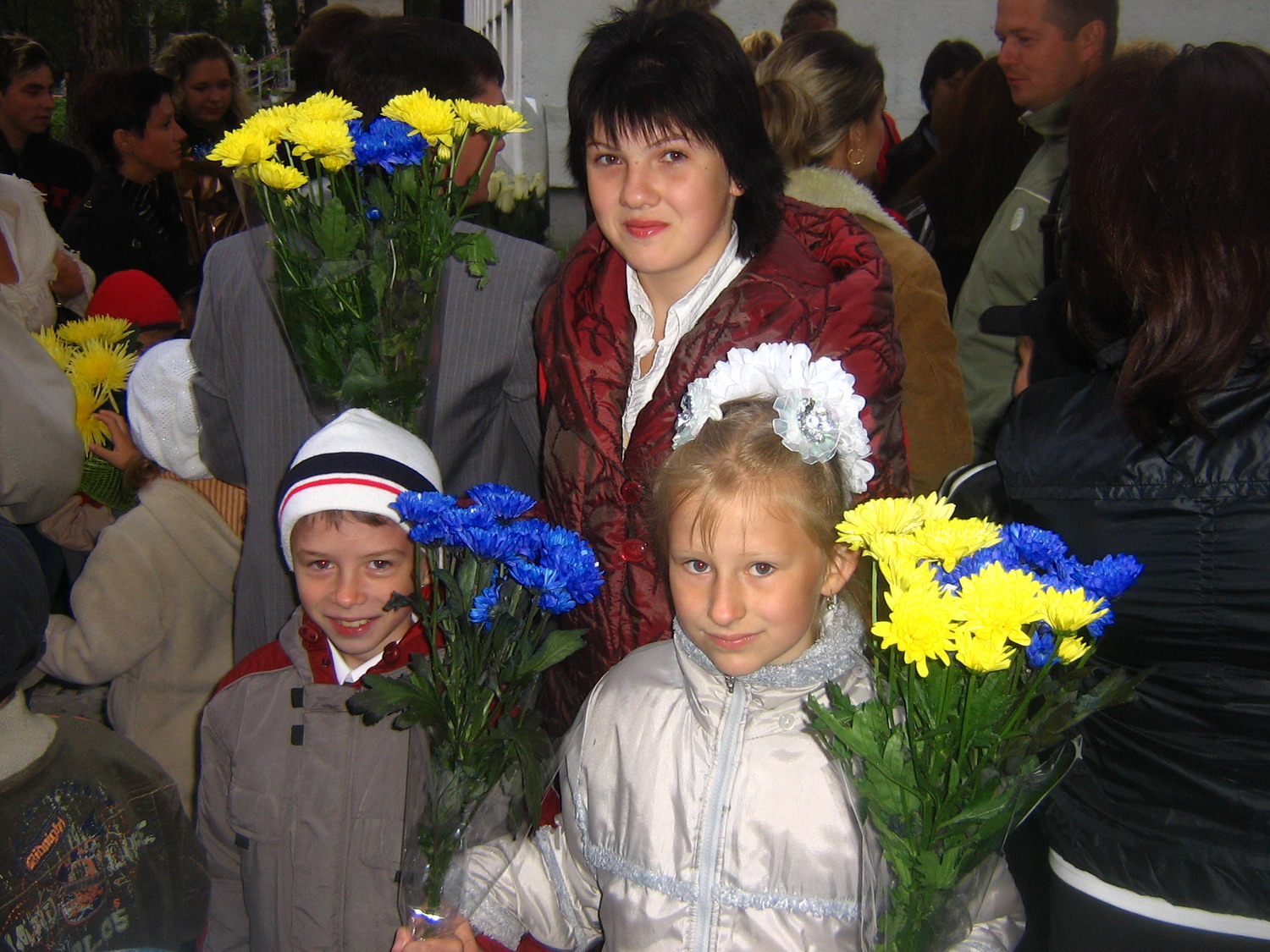 Мамино счастье: мелкие - во второй класс, старшая - в девятый класс. 1 сентября 2008 года