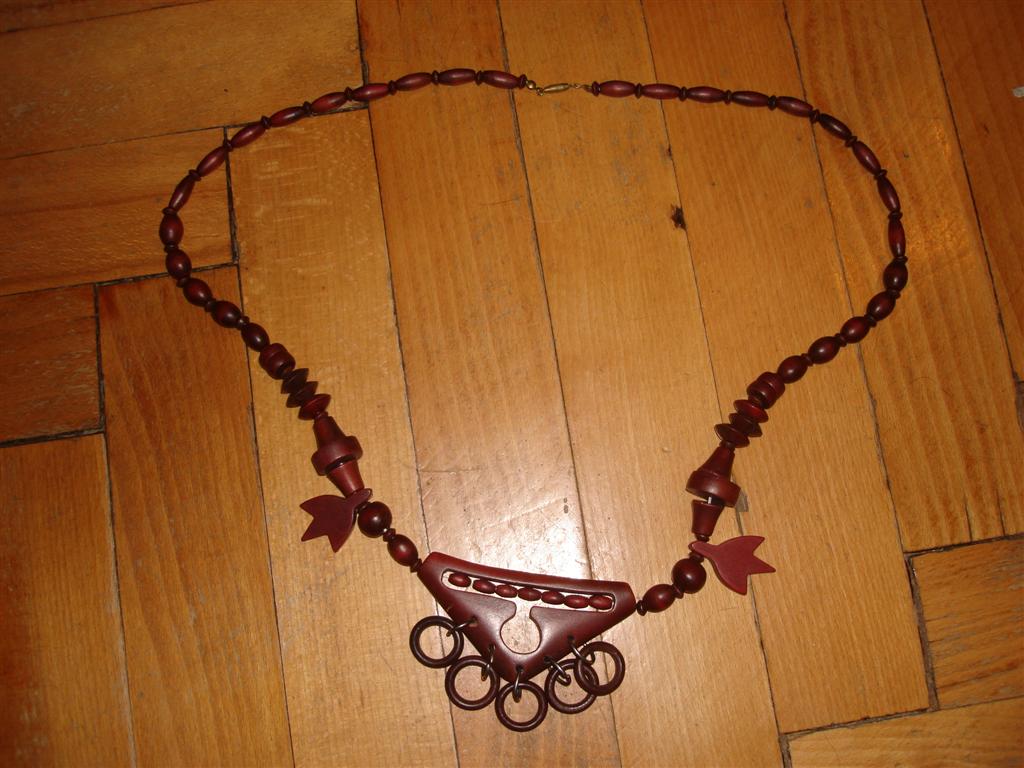 колье деревянное. бижутерия