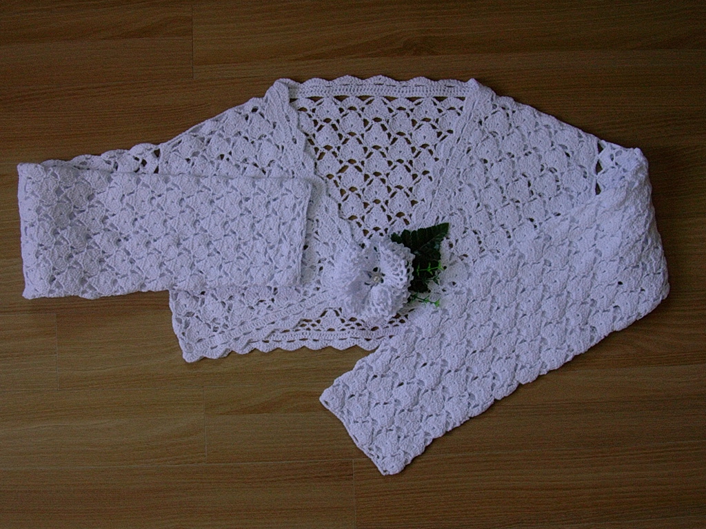 Белое болеро. Летняя женская одежда