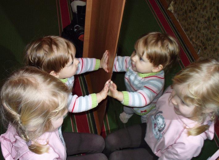 Балуемся с сестрёнкой. 11 есяцащ