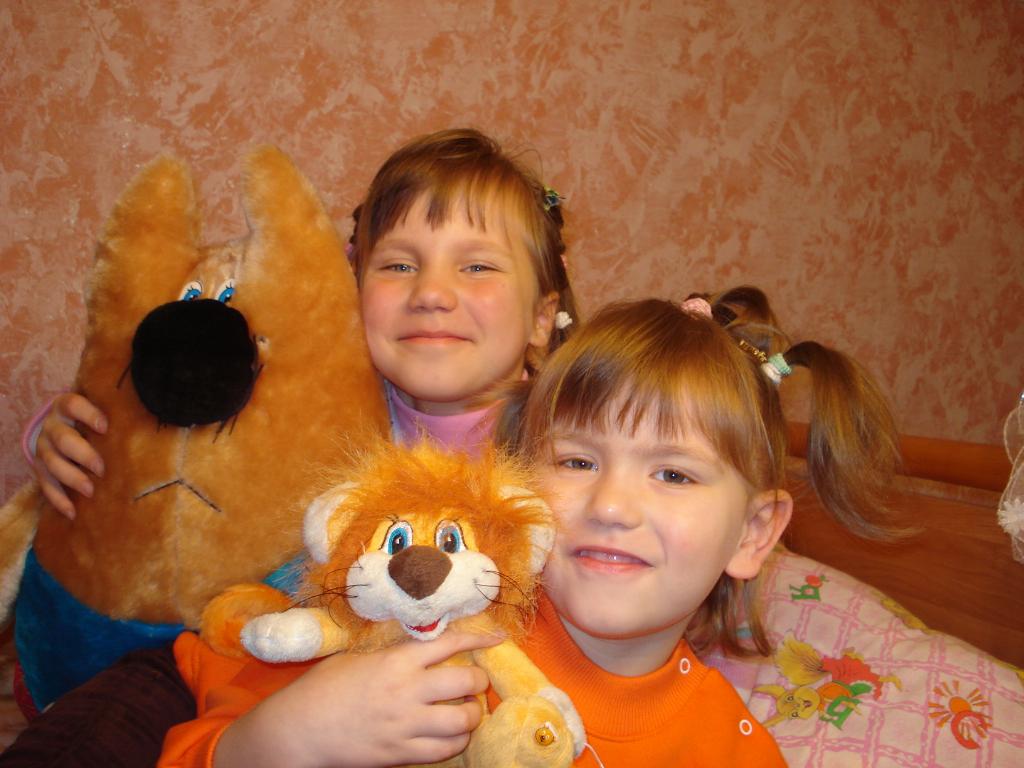 Мои лапушки. Дома перед цирком