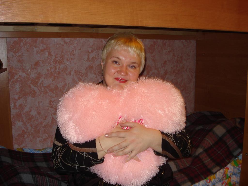 А это я  - счастливая мама!. Дома перед цирком