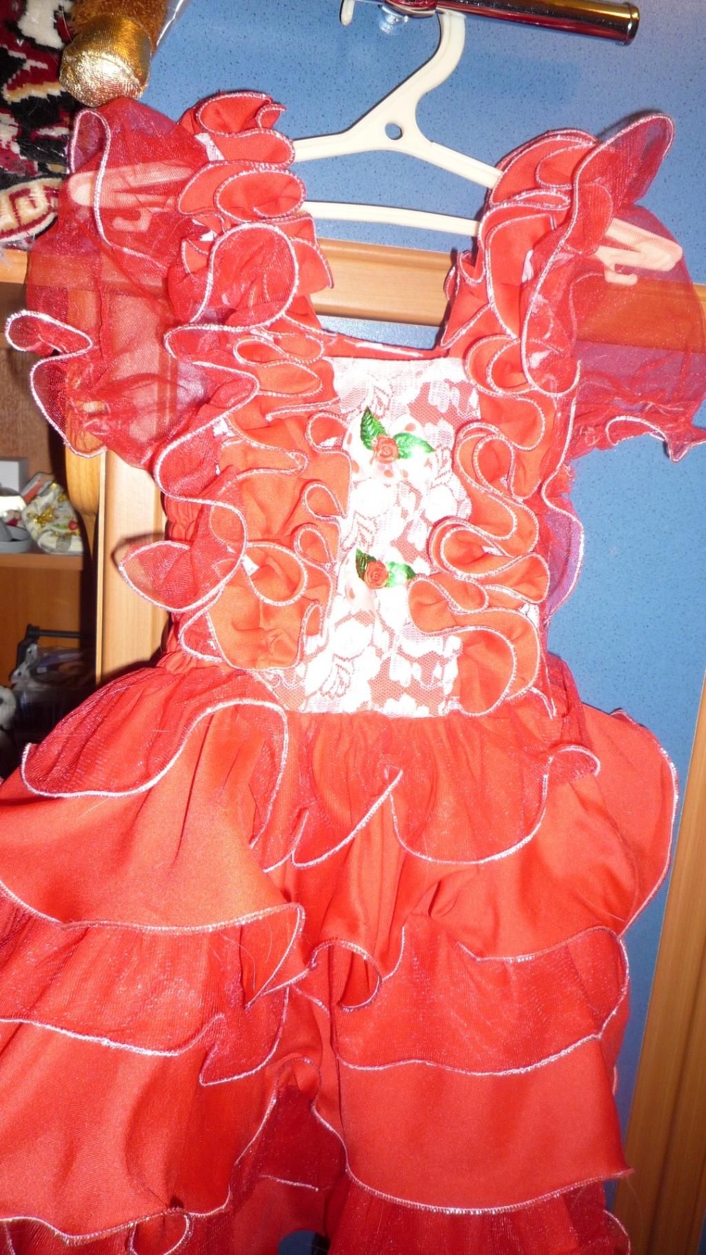 Платье новогоднее красное 400 руб. 