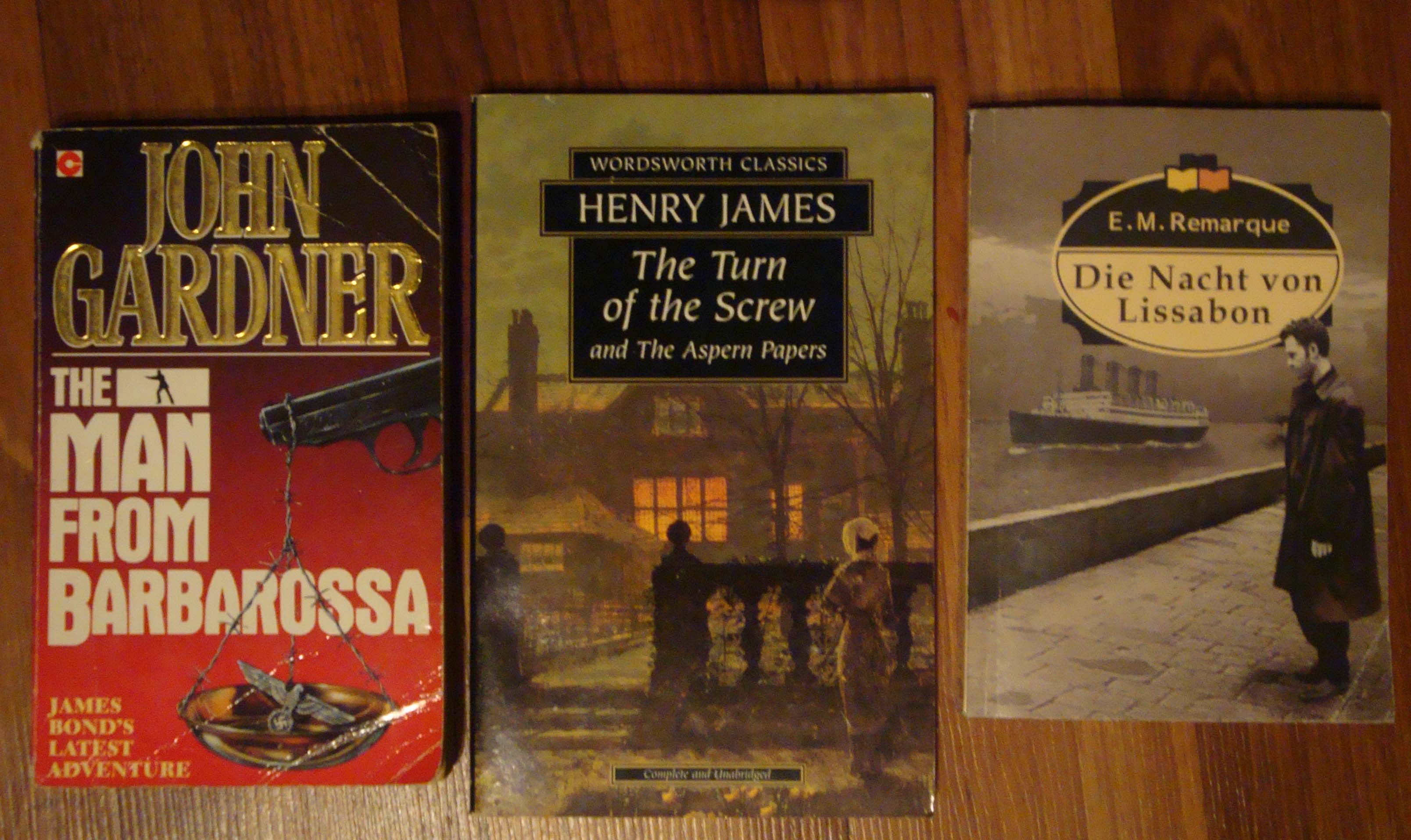 2 книги на английском, 1 на немецком. книги