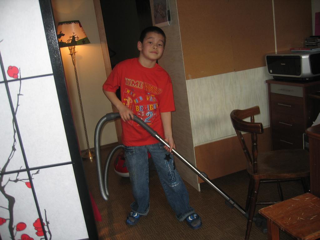 Ну типа мамин помощник:). Дети