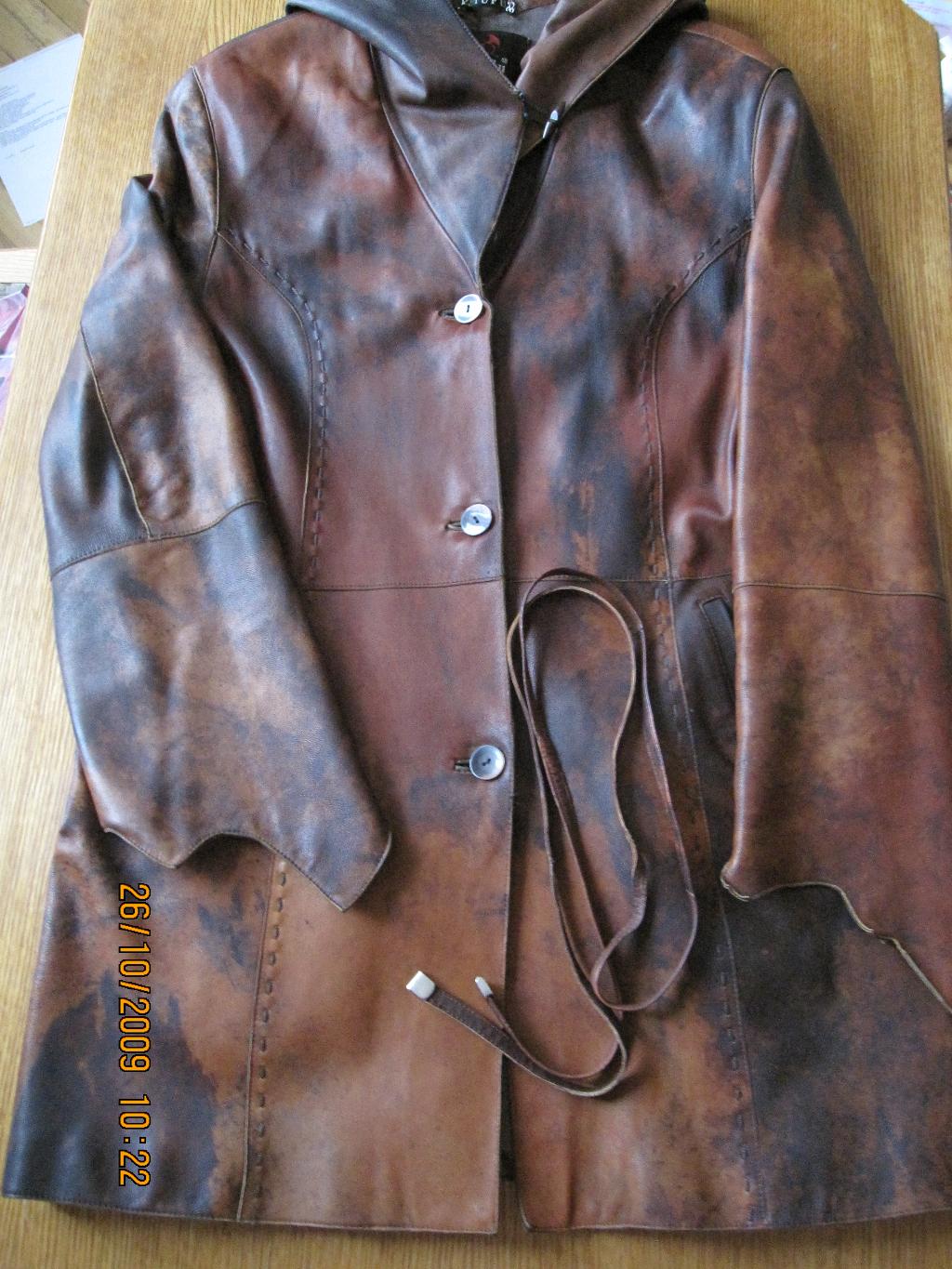 очень легкое,. Одежда разная - подростковая на девочку и взрослая , шапки,кепки