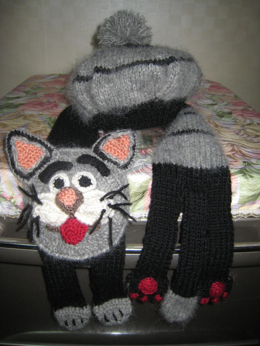 Комплект 'Котик'. Детские шапочки, шарфики