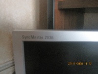 Монитор Samsung SyncMaster 203 B высота и все такое регулируется,ножка круглая . Р А З Н О Е