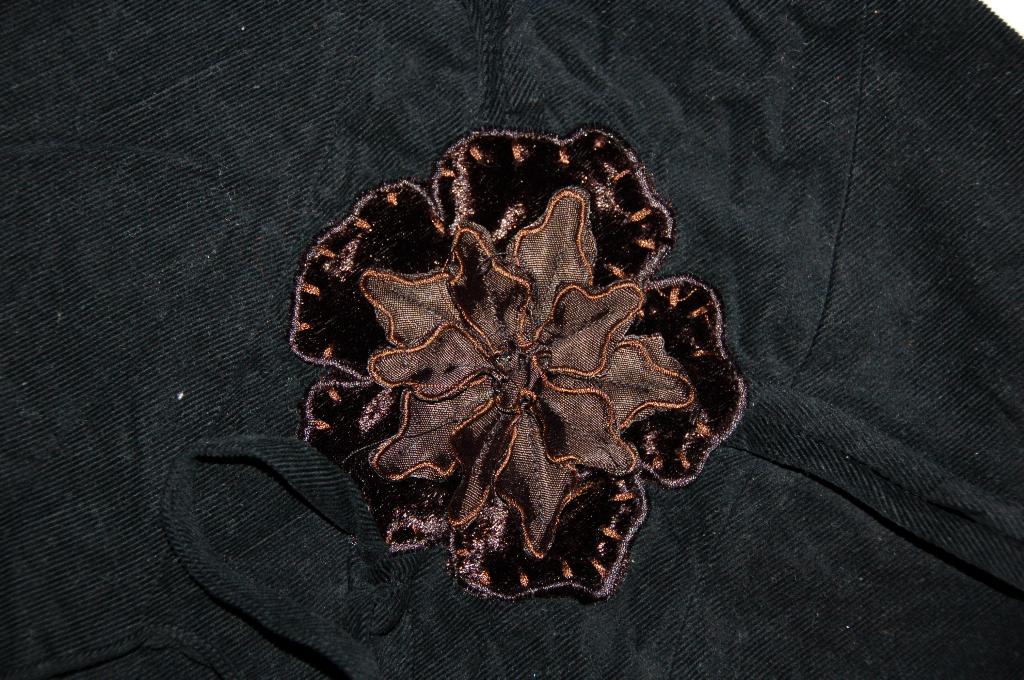 НОВАЯ юбка, НОВАЯ с ЦЕННИКОМ, вельветовая с красивым декором - ЦВЕТКОМ, р. 42, 400 руб - ДЕКОР ВБЛИЗИ. ЮБКИ - новые! брендовые! или в идеал сост