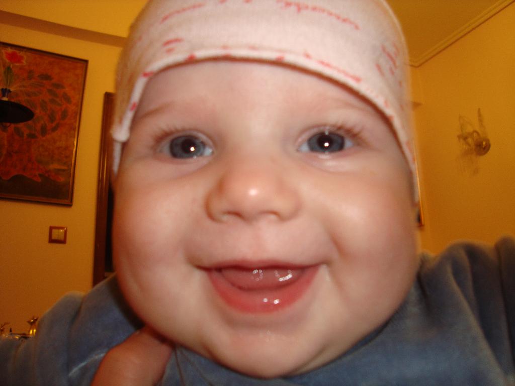 Улыбочку , пожалуйста. 