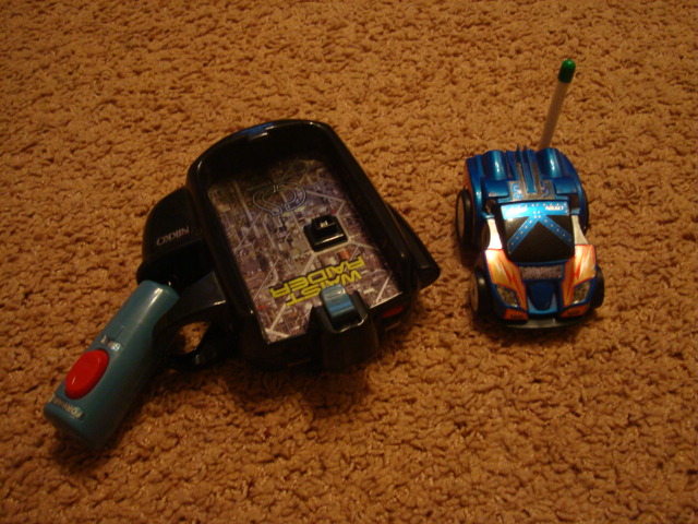 мащинка на пульте. игрушки