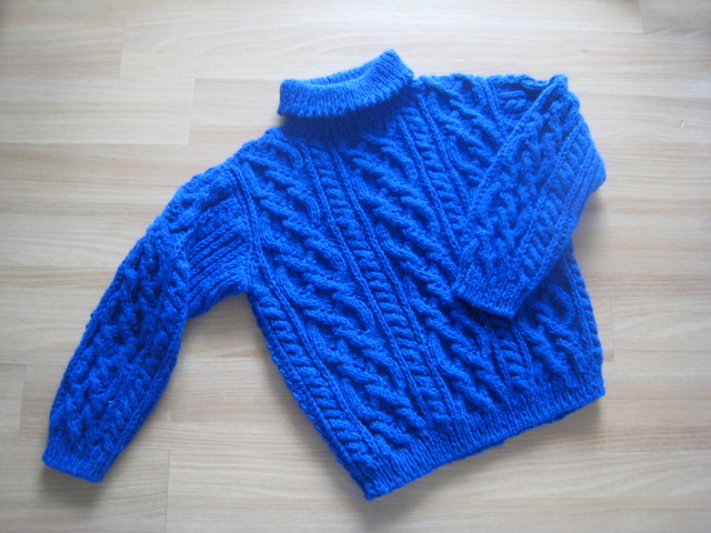 Синий свитер. Детская зима