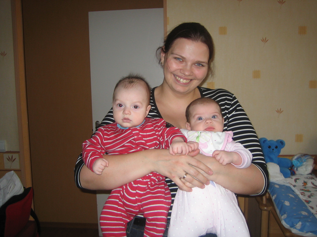 Катя Пионервожатая с Настенькой и Иваном. Ванечка