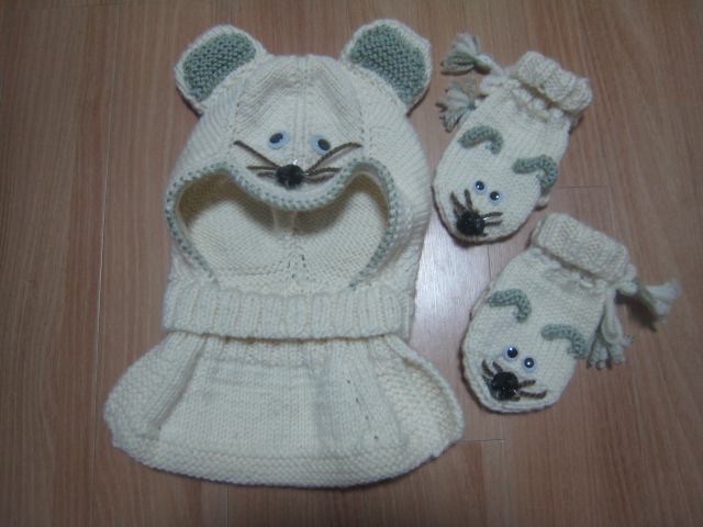 Шапка с манишкой и рукавчки-мышки. Детские шапочки, шарфики