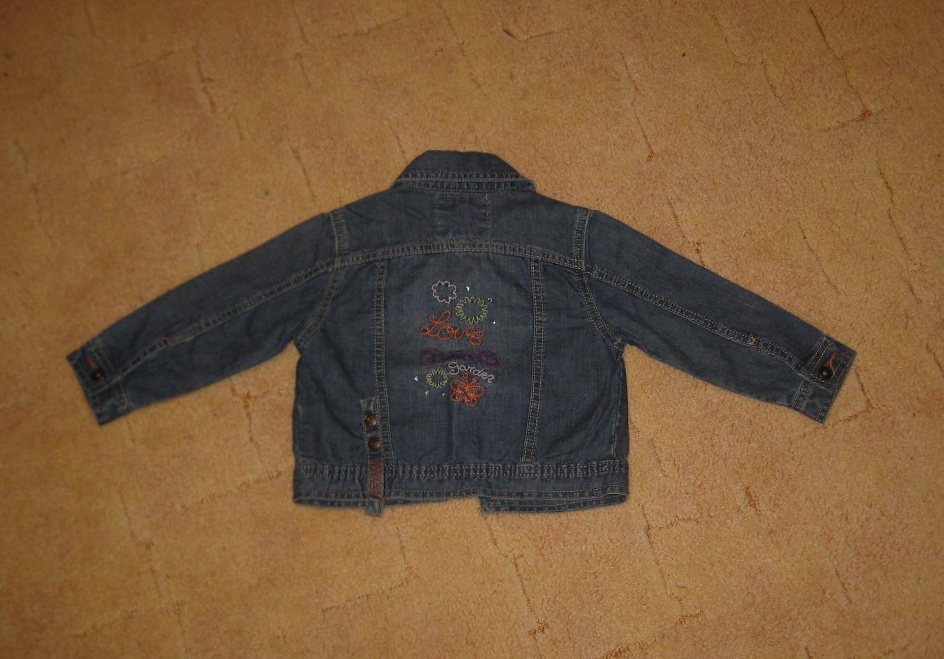 сзади красивая вышивка и стразики. _д/девочек 80-92-98