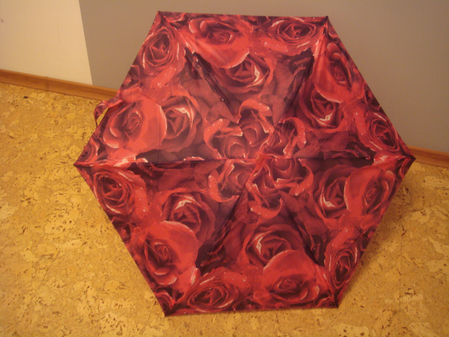 L501 81619 красные розы. зонтики пристрой новые