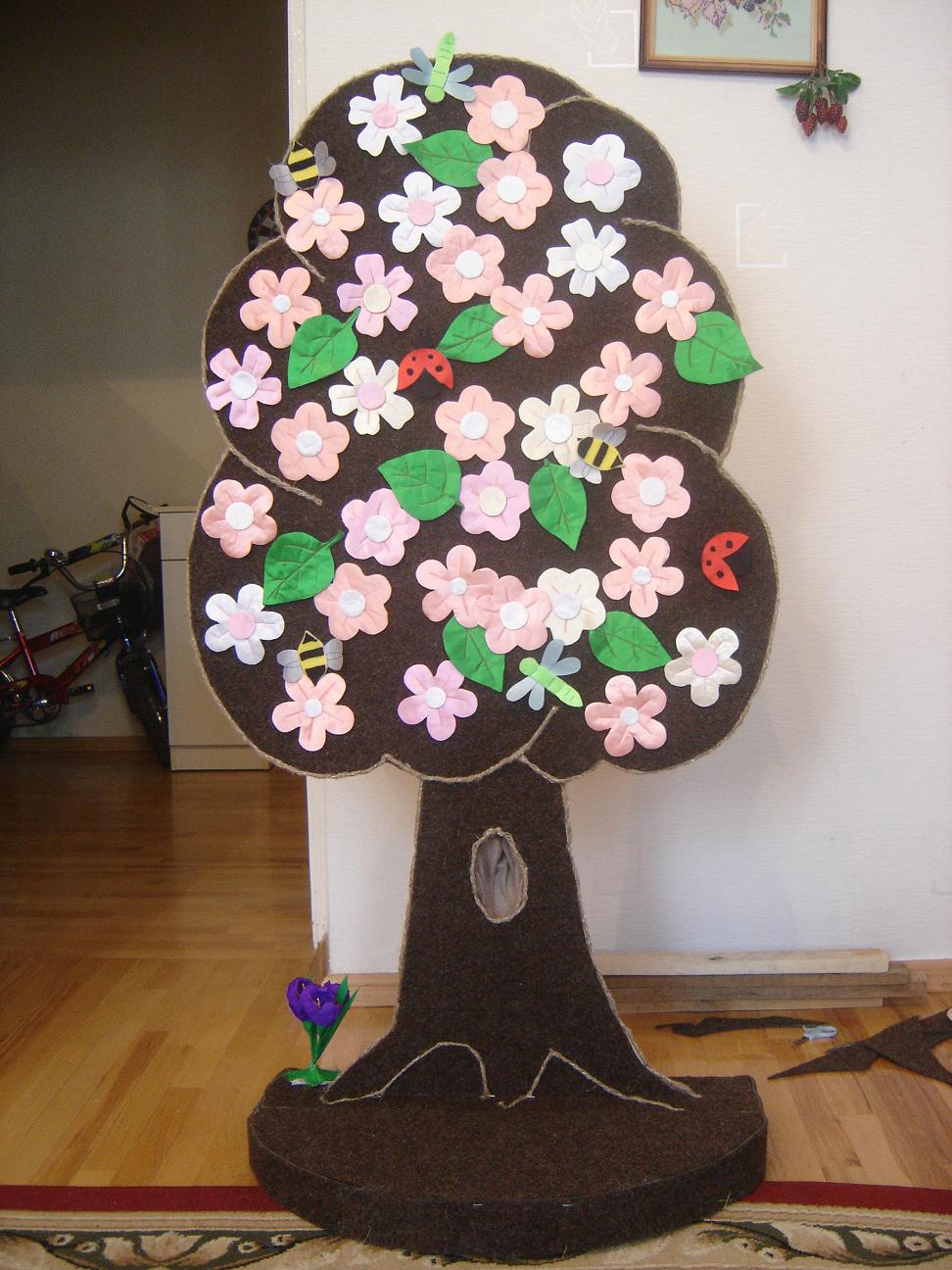 дерево своими руками декорация для детского сада