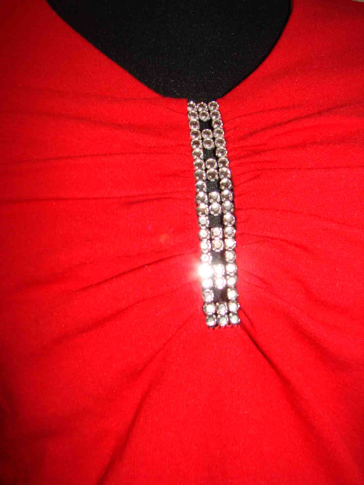 ПЛАТЬЯ, продает подруга.