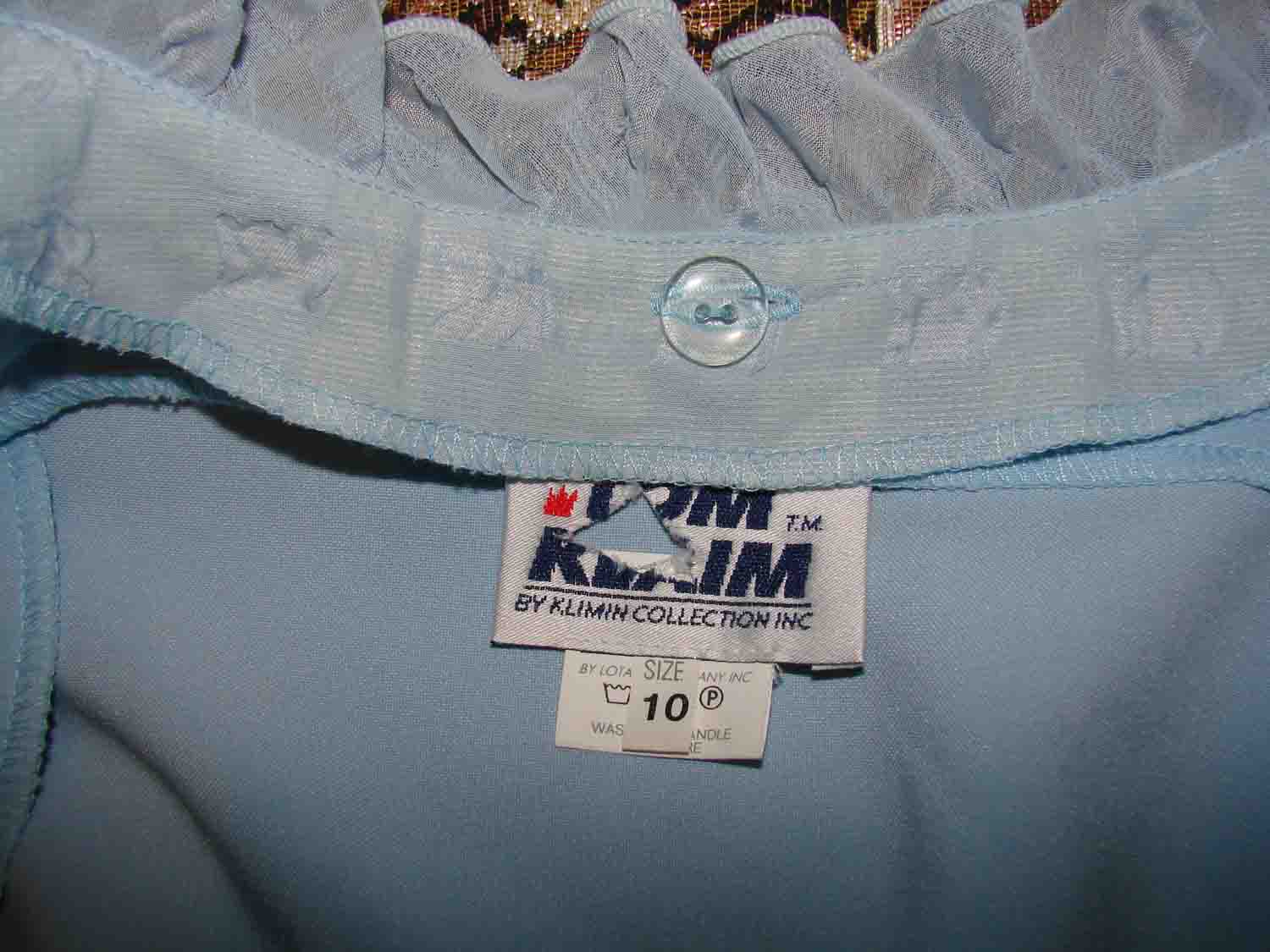 Костюмы, юбки (подруга продает)