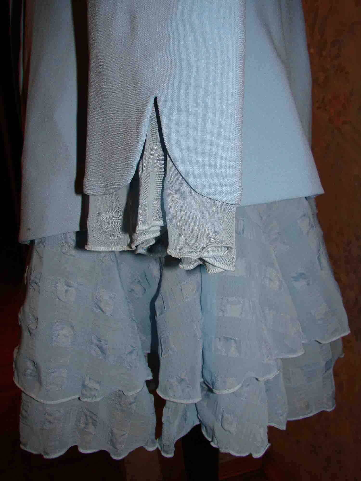 Костюмы, юбки (подруга продает)